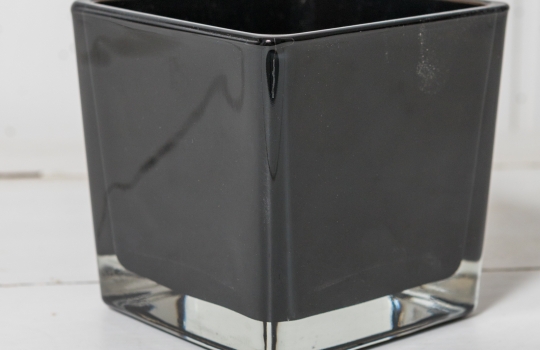Bougeoir carré bas en verre noir