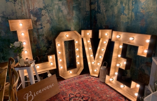 LOVE géant